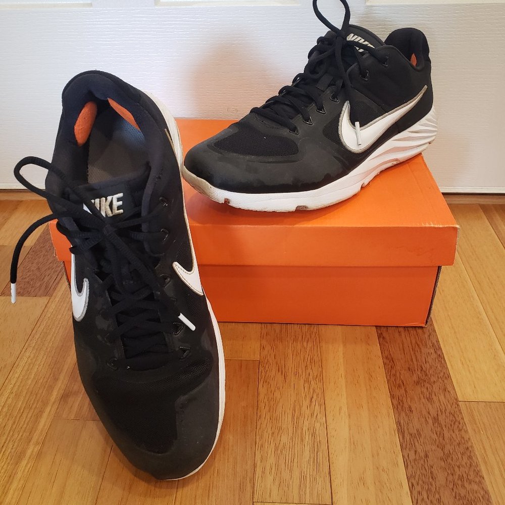 NIKE Men's Sz 12 Black/White Turf Shoes